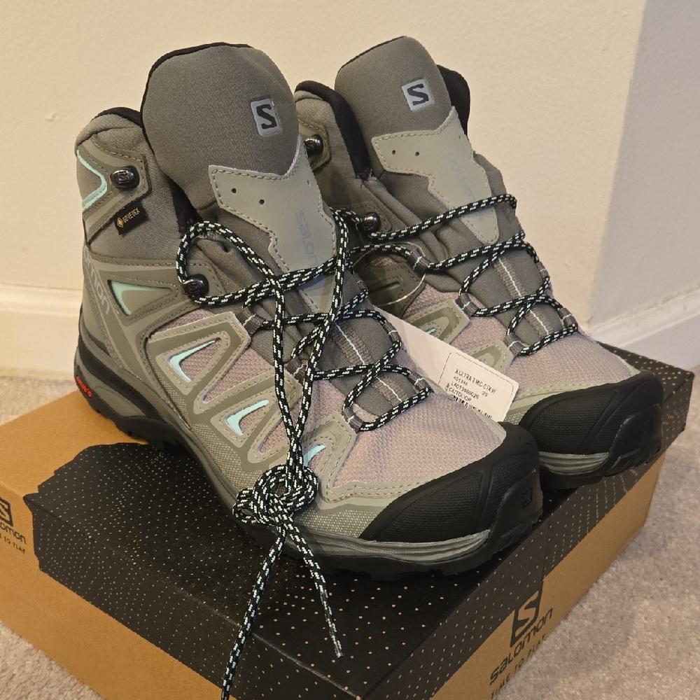 Salomon Light Gray and Black Hiking Boots, Size 8